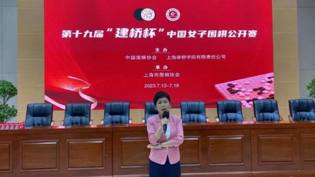 我女朋友的母亲